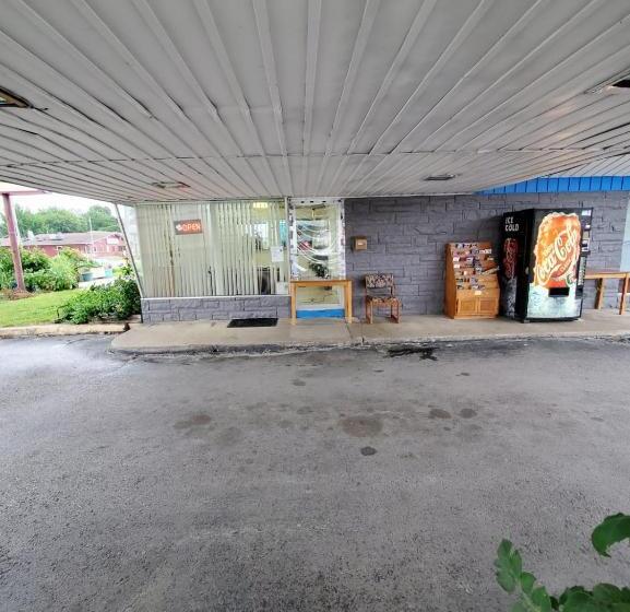 Gray Plaza Motel West Frankfort