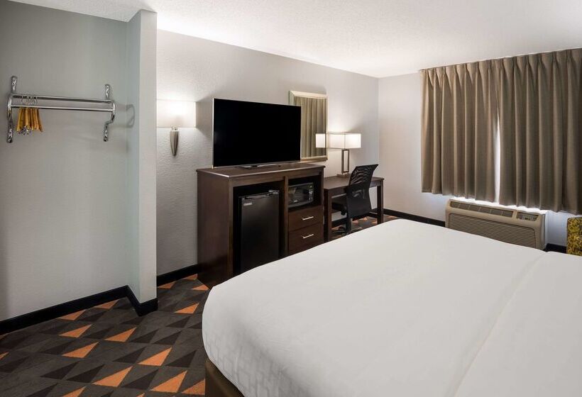 Отель Clarion Pointe Indianapolis Northeast