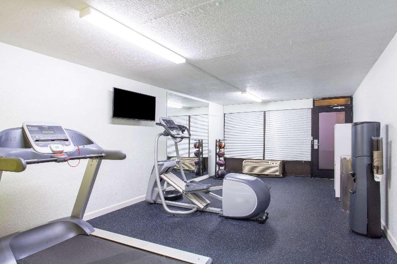 هتل Clarion Inn & Suites Near The Leconte Center Pigeon Forge
