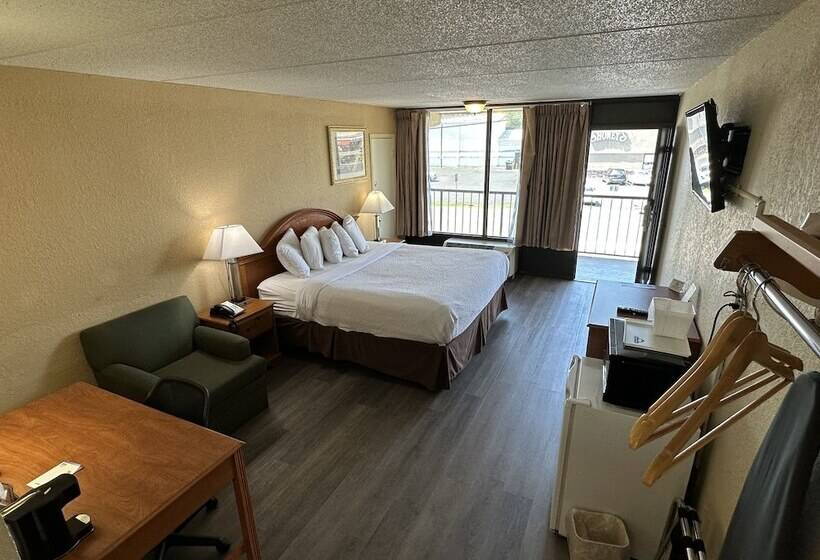 هتل Clarion Inn & Suites Near The Leconte Center Pigeon Forge