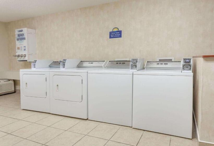 בית מלון כפרי Days Inn & Suites By Wyndham Warren