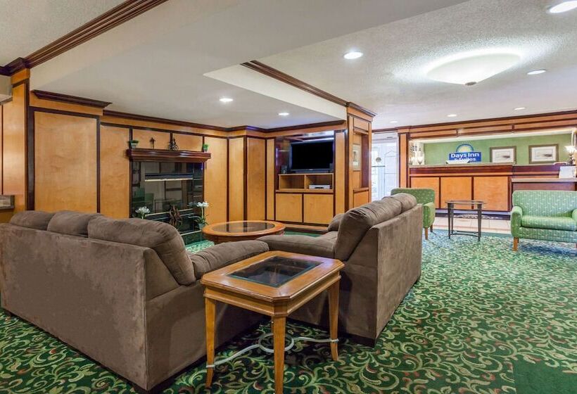 בית מלון כפרי Days Inn & Suites By Wyndham Warren