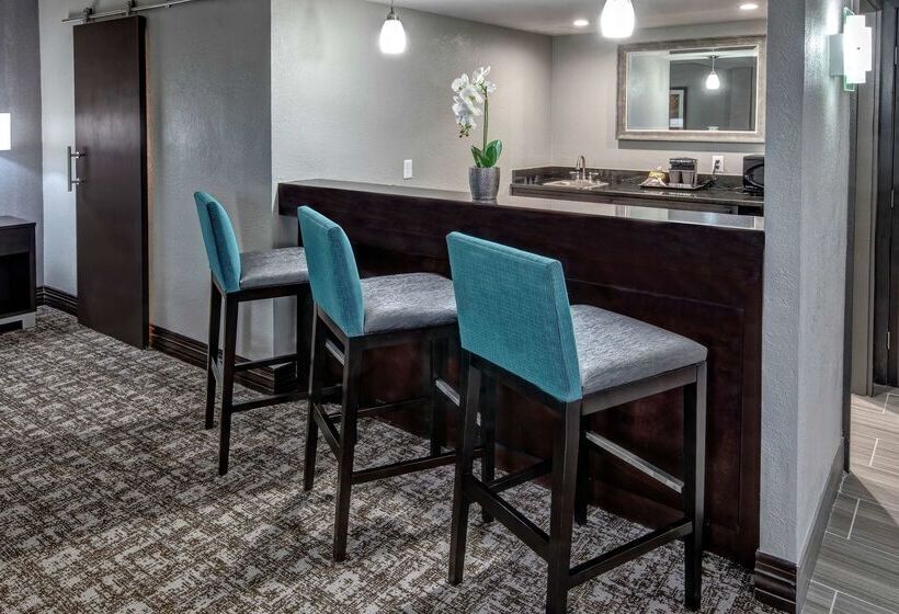 Doubletree By Hilton Hotel Jackson