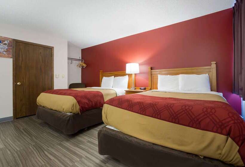 هتل Econo Lodge Inn & Suites