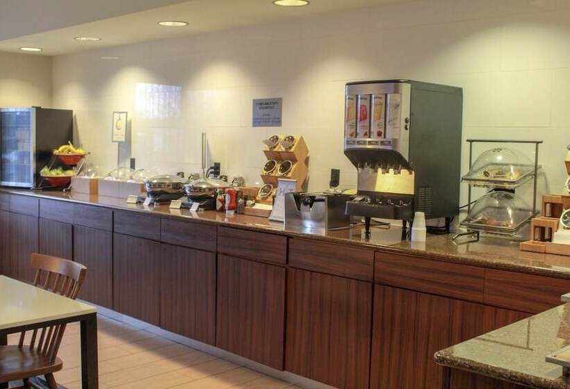 هتل Fairfield Inn By Marriott Kalamazoo West