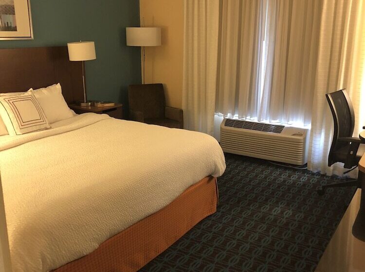 هتل Fairfield Inn By Marriott Kalamazoo West