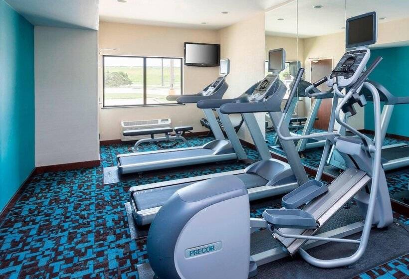هتل Fairfield Inn & Suites Victoria