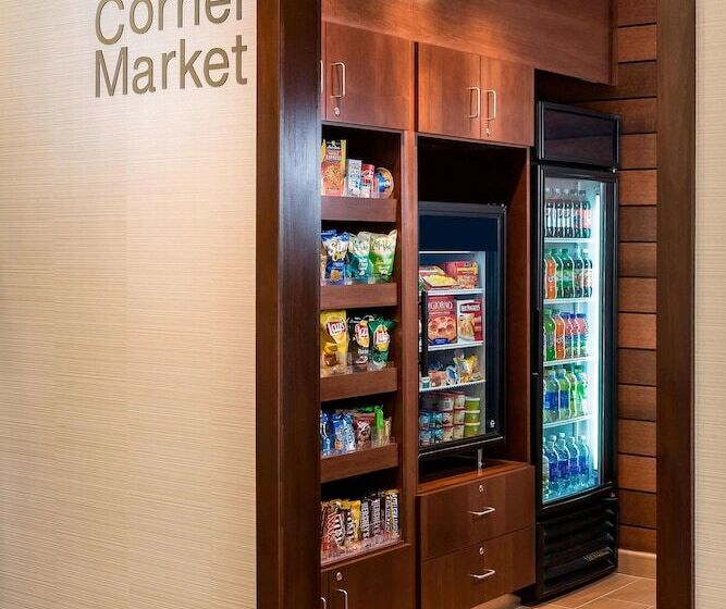 هتل Fairfield Inn & Suites Victoria