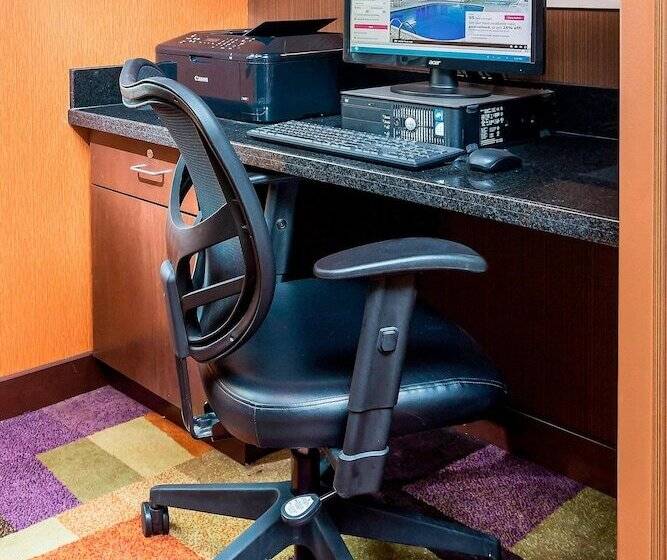 هتل Fairfield Inn & Suites Victoria