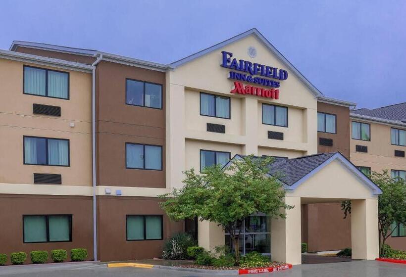 هتل Fairfield Inn & Suites Victoria