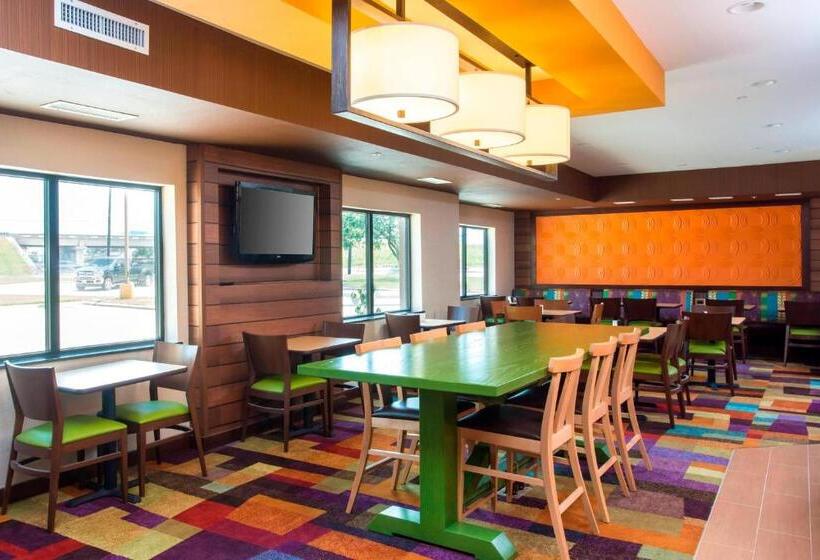 هتل Fairfield Inn & Suites Victoria