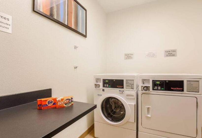 هتل Fairfield Inn & Suites Victoria