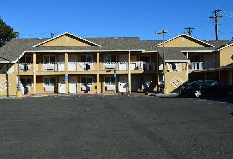 هتل Fairview Inn & Suites