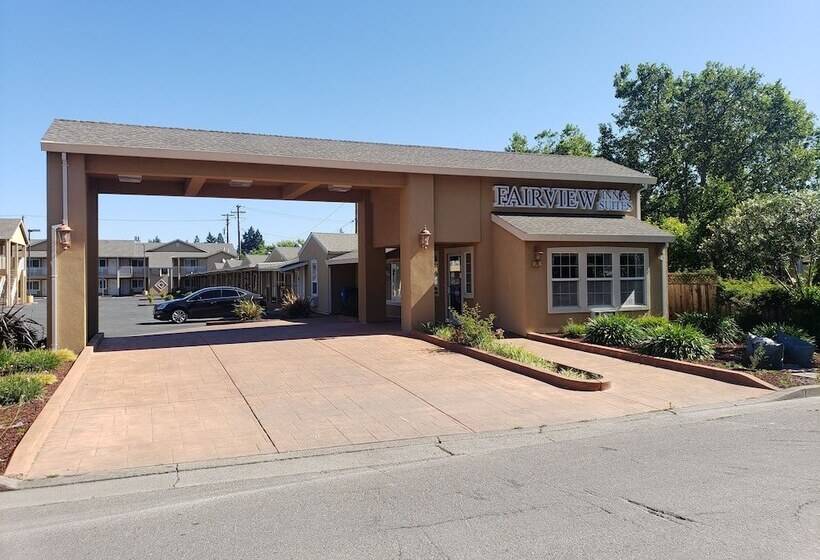 هتل Fairview Inn & Suites