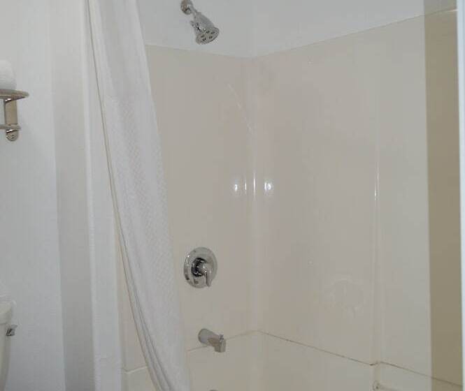 هتل Fairview Inn & Suites