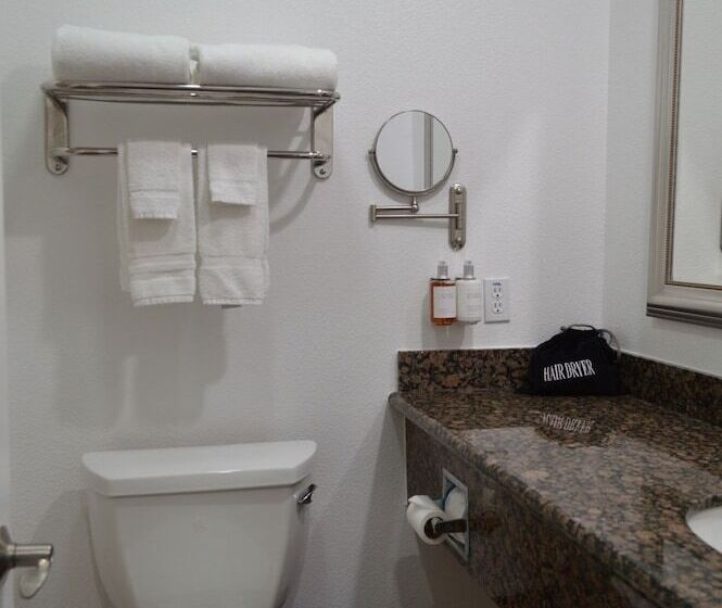 هتل Fairview Inn & Suites