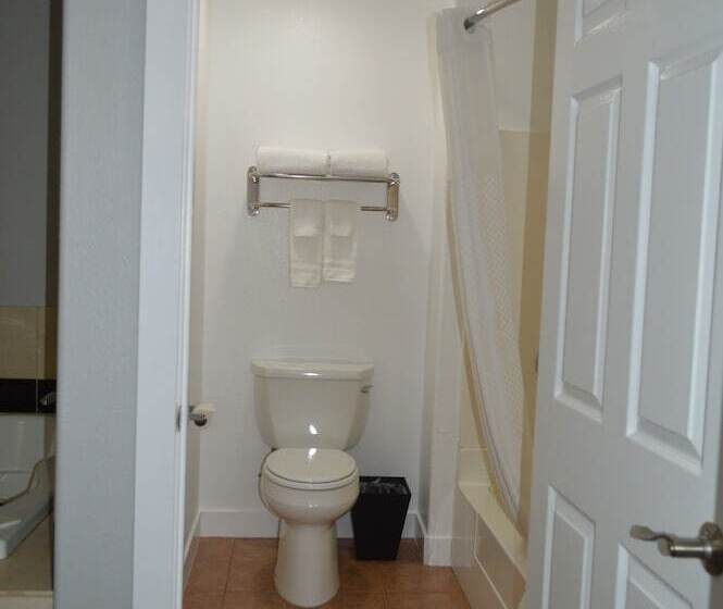 هتل Fairview Inn & Suites
