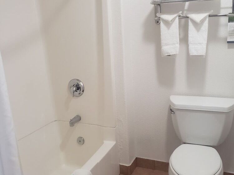هتل Fairview Inn & Suites
