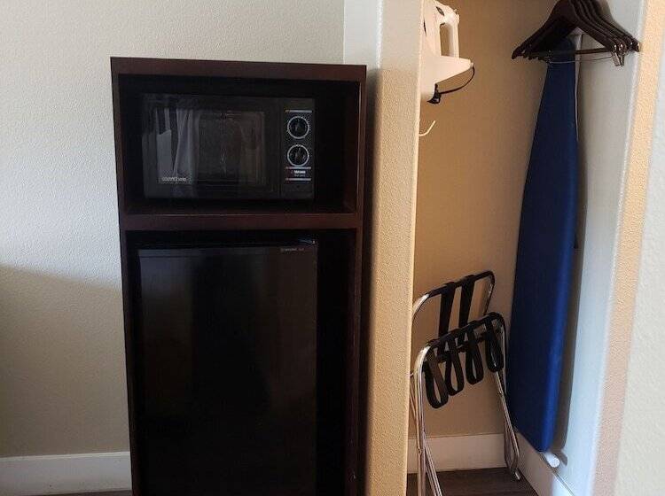 هتل Fairview Inn & Suites