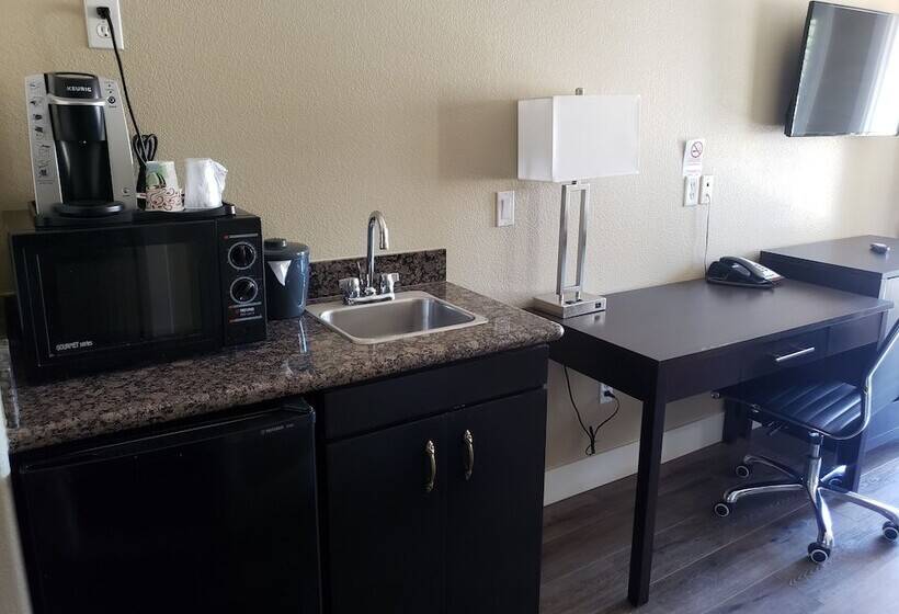 هتل Fairview Inn & Suites