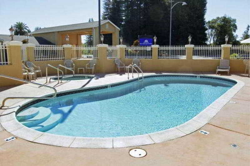 هتل Fairview Inn & Suites