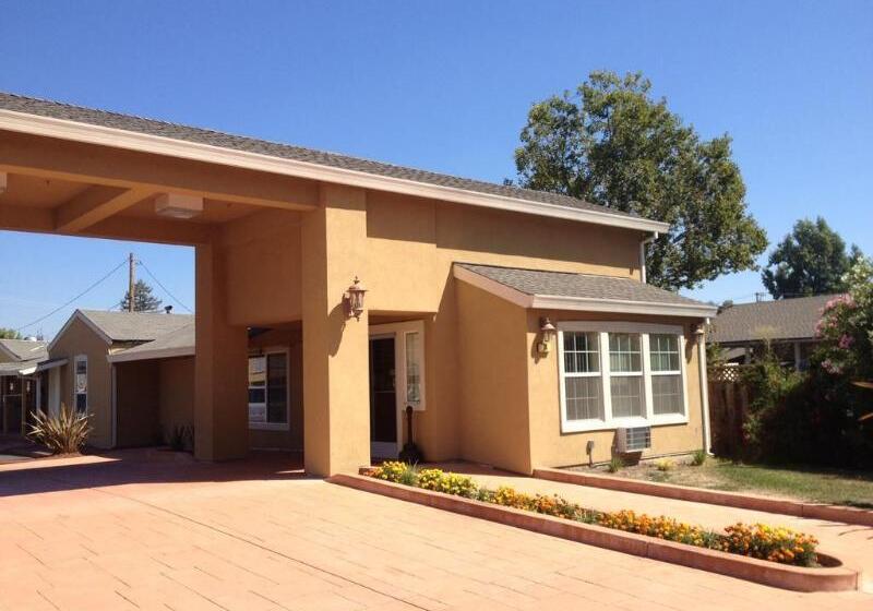 هتل Fairview Inn & Suites