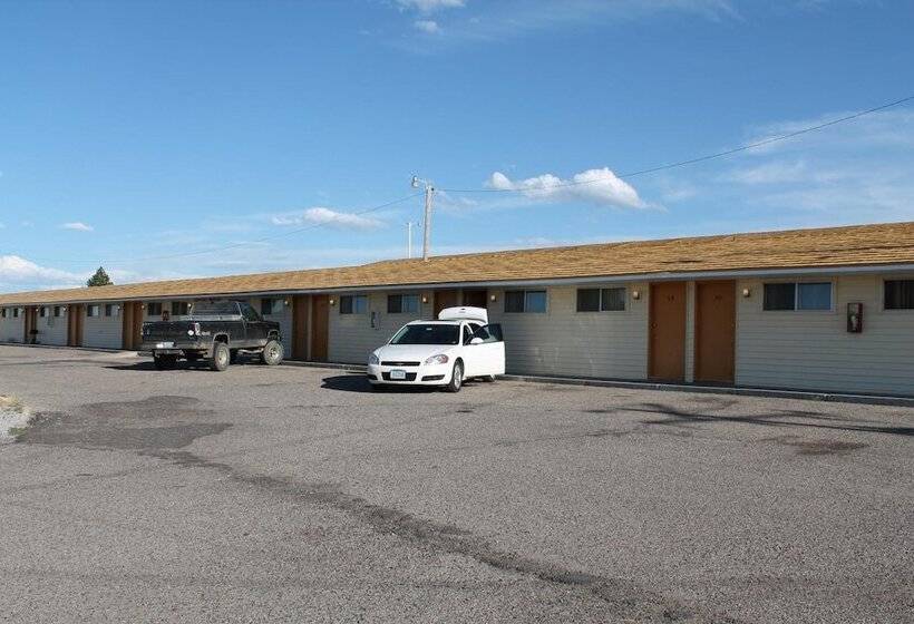 בית מלון כפרי First Interstate Inn