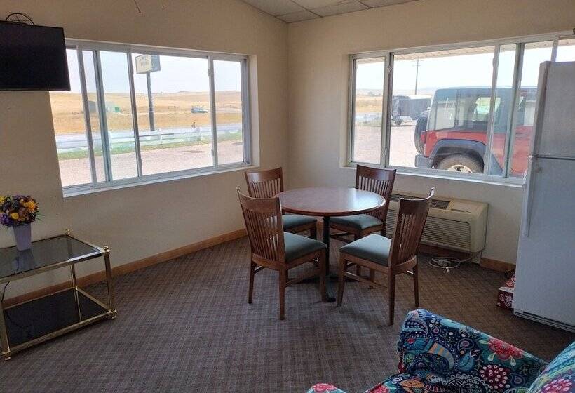 בית מלון כפרי First Interstate Inn