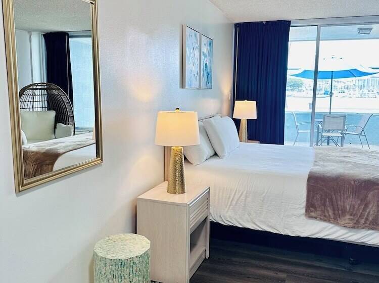 בית מלון כפרי Foghorn Harbor Inn