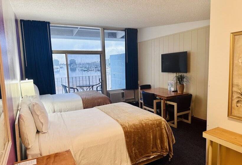 בית מלון כפרי Foghorn Harbor Inn