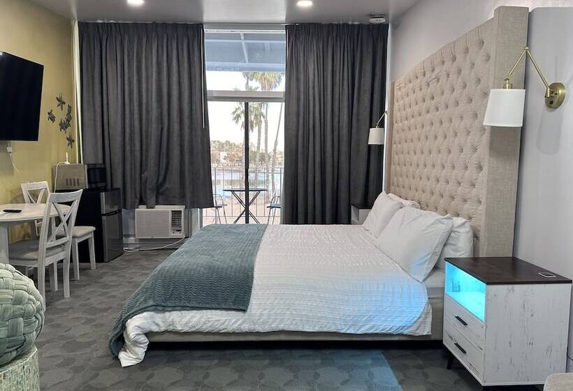 בית מלון כפרי Foghorn Harbor Inn