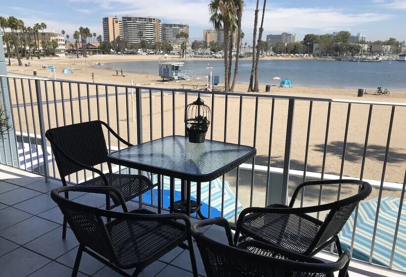 בית מלון כפרי Foghorn Harbor Inn