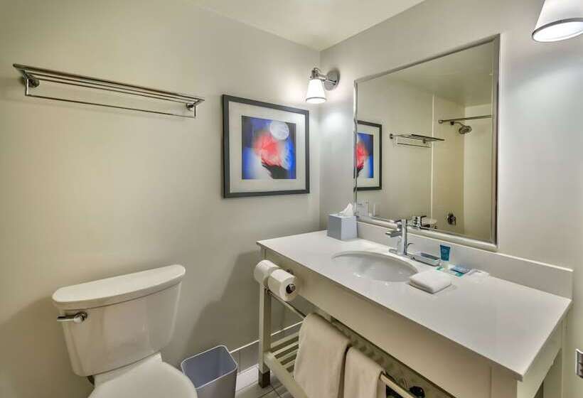 هتل Four Points By Sheraton Juneau