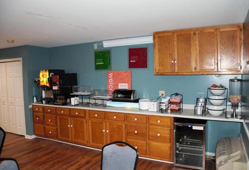 Отель Four Seasons Country Inn