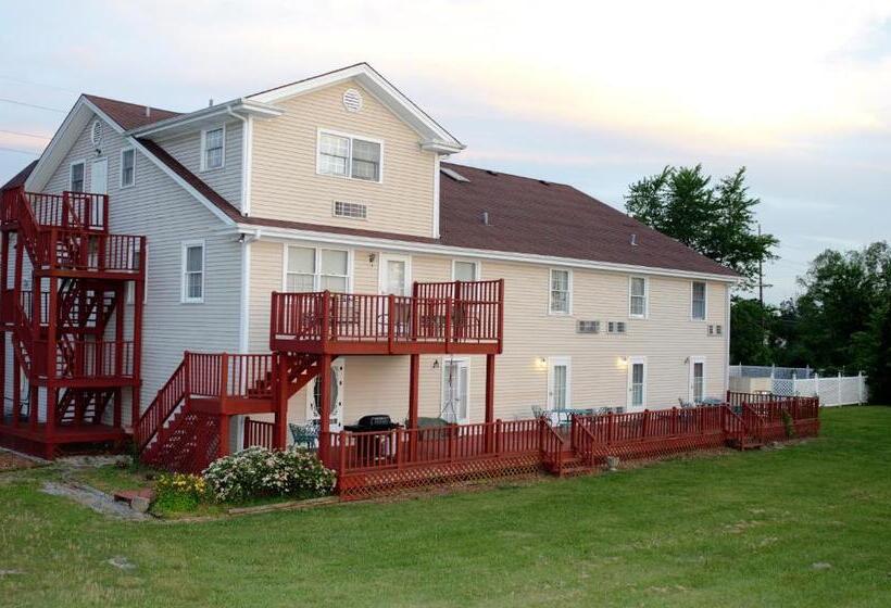 Отель Four Seasons Country Inn