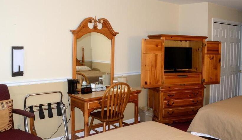 Отель Four Seasons Country Inn