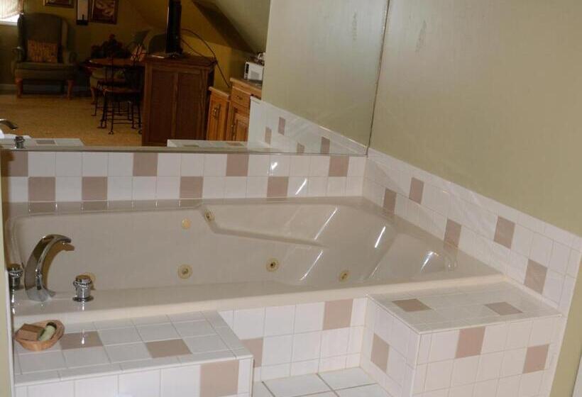 Отель Four Seasons Country Inn