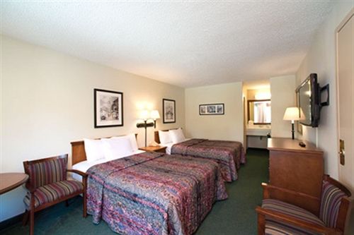 בית מלון כפרי Governors Inn