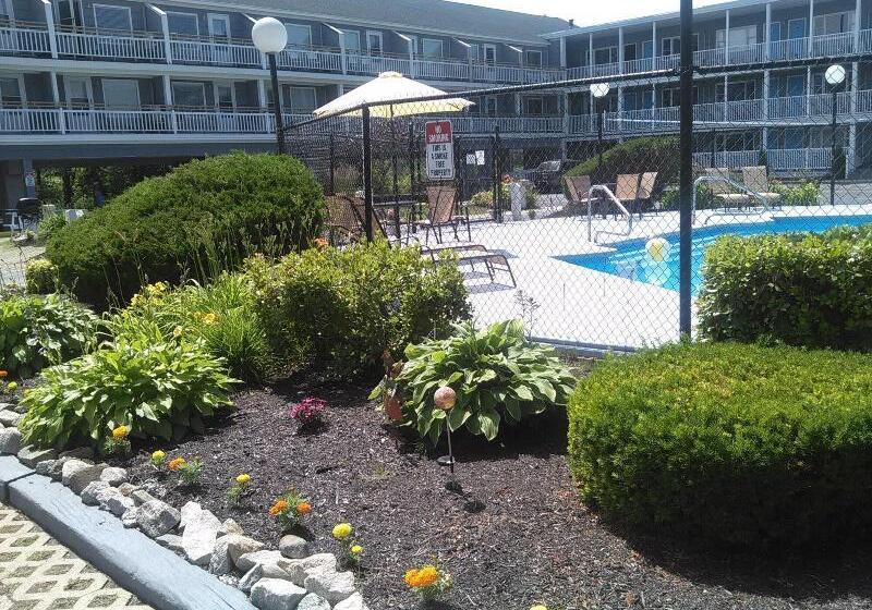 هتل The Grand Beach Inn