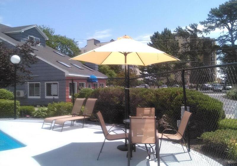 هتل The Grand Beach Inn