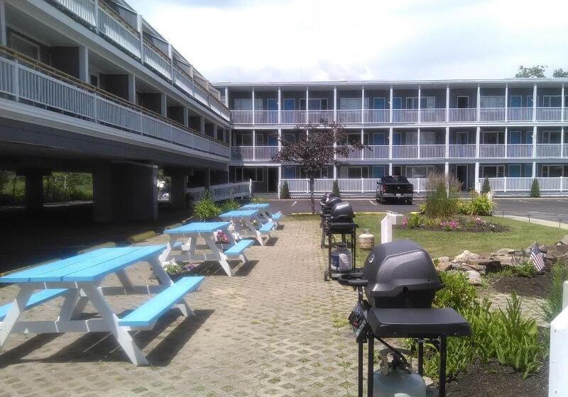 هتل The Grand Beach Inn