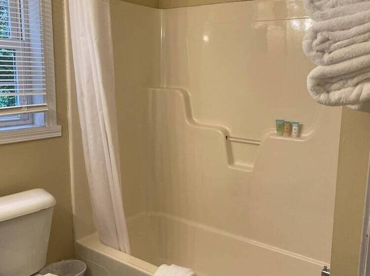 هتل The Grand Beach Inn