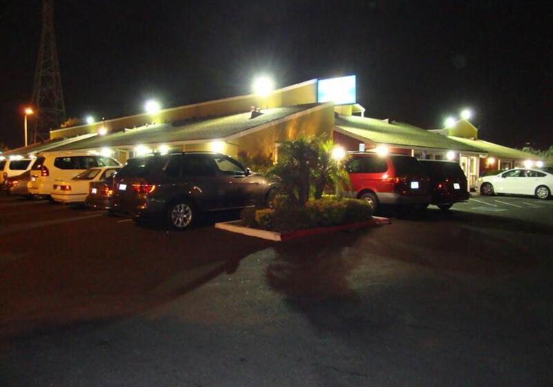 هتل Oasis Inn Sacramento Elk Grove