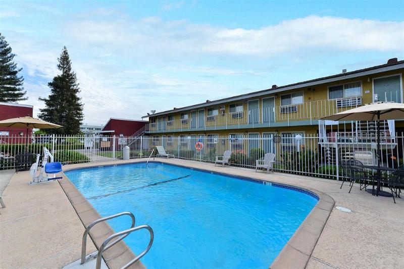 هتل Oasis Inn Sacramento Elk Grove
