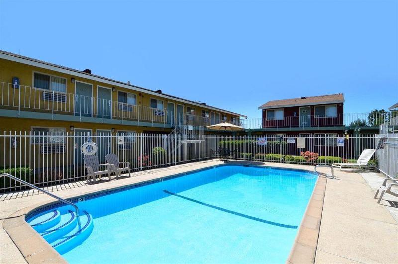 هتل Oasis Inn Sacramento Elk Grove