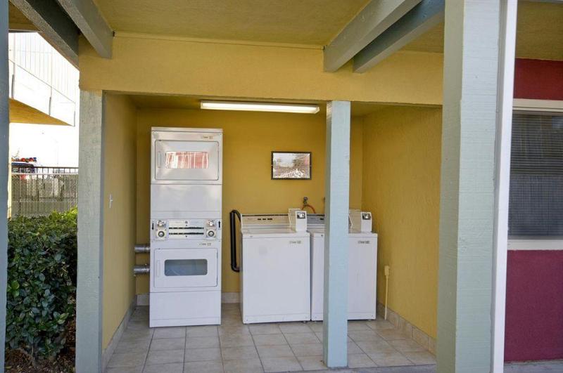 هتل Oasis Inn Sacramento Elk Grove