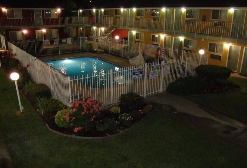 هتل Oasis Inn Sacramento Elk Grove