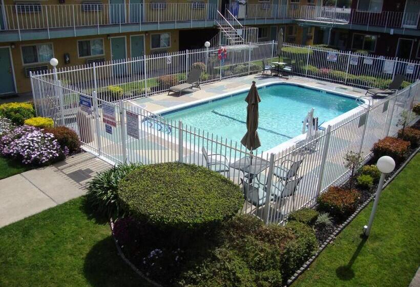 هتل Oasis Inn Sacramento Elk Grove