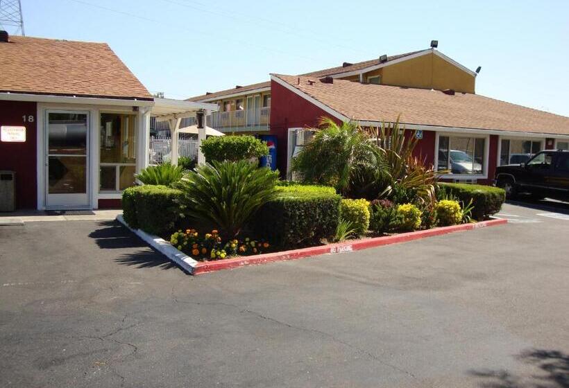 هتل Oasis Inn Sacramento Elk Grove