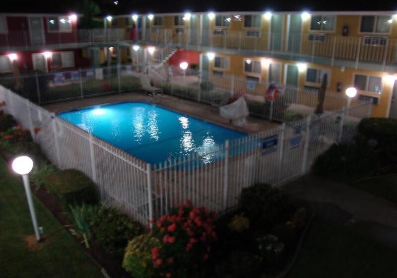 هتل Oasis Inn Sacramento Elk Grove